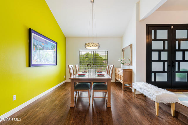 775 Parmenter Avenue, Thousand Oaks CA: https://media.crmls.org/mediaz/608a1490-32bb-4add-a62c-4fbe1d53b34b.jpg