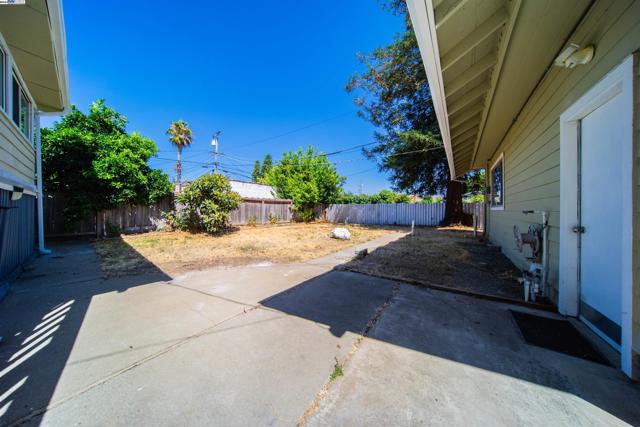 Image 48 of 52 For 4636 Serra Ave