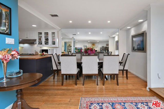 11687 Bellagio Road, Los Angeles CA: https://media.crmls.org/mediaz/608a74ad-f65e-45bc-aa8f-02112a86db66.jpg