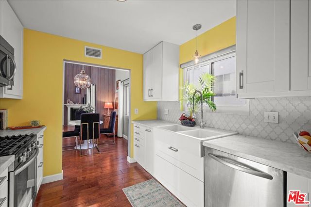 12938 Valleyheart Drive, Studio City CA: https://media.crmls.org/mediaz/608a8af4-9cd8-46b3-9b50-53dde75b3429.jpg