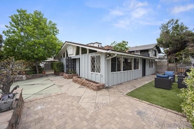 4316 Haines St, San Diego CA: https://media.crmls.org/mediaz/608bafba-45ae-4444-8f87-97b4d2498326.jpg