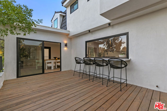 5132 Escobedo Drive, Woodland Hills CA: https://media.crmls.org/mediaz/608c3785-4f21-4ec4-a9fb-7ee20cf260d8.jpg