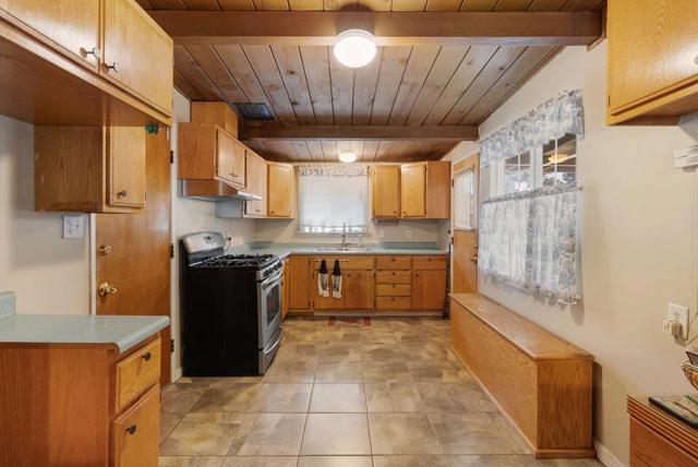 718 Meadow Drive, Salinas CA: https://media.crmls.org/mediaz/608cb35c-463e-4e8a-a172-54cd19705443.jpg