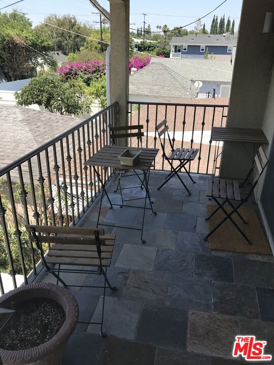 4447 Calhoun Avenue, Sherman Oaks CA: https://media.crmls.org/mediaz/608ccc25-8498-4d4b-91e3-103ad9c79693.jpg