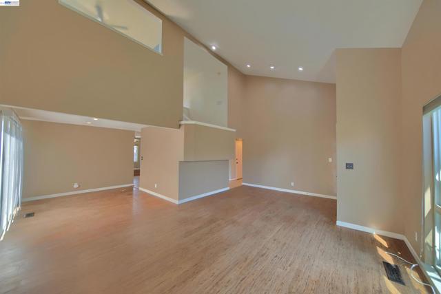 1425 Forest Dr, Turlock CA: https://media.crmls.org/mediaz/608d47e7-843f-4039-aec7-1eb4b480e72b.jpg