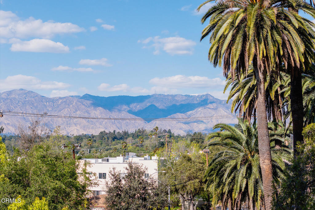 https://media.crmls.org/mediaz/608d4bbe-a55a-416c-bd90-1da5fa648517.jpg?preset=X-Large