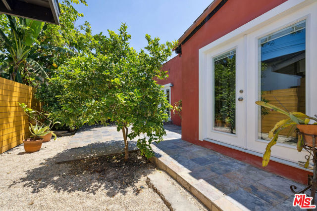 11819 Juniette Street, Culver City CA: https://media.crmls.org/mediaz/608d6794-b9d7-4586-8988-d490ffa76c51.jpg