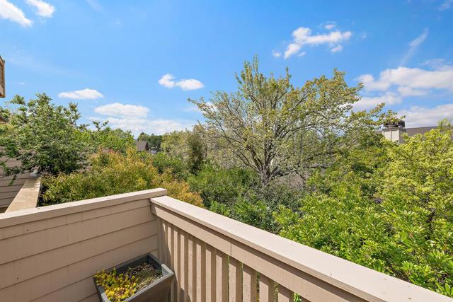 19 Susan Gale Court, Menlo Park CA: https://media.crmls.org/mediaz/608d6f7c-6f49-4be2-92ba-b4a8125616b5.jpg