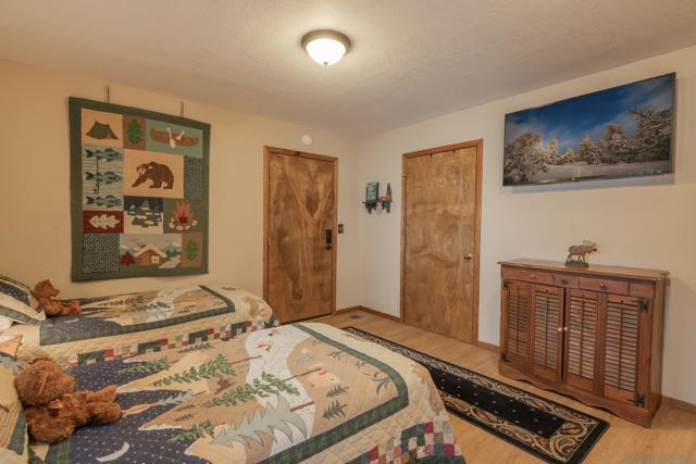 39470 Lake Dr, Big Bear CA: https://media.crmls.org/mediaz/608dd728-1460-48ec-9134-e0877835859c.jpg