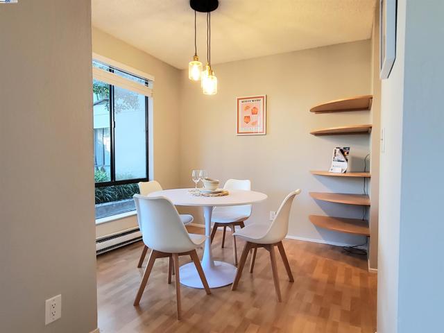2 Admiral Dr, Emeryville CA: https://media.crmls.org/mediaz/608df04e-9847-492d-8f17-2defc025e05b.jpg