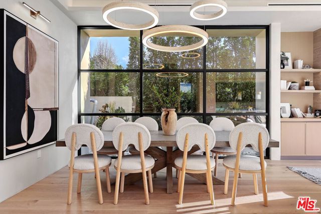 4445 Van Noord Avenue, Studio City CA: https://media.crmls.org/mediaz/608e06b7-305d-454b-becf-00b39f13ec6f.jpg