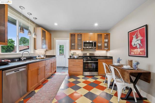 1193 64Th St, Oakland CA: https://media.crmls.org/mediaz/608e2c83-3801-4a7b-b42a-8058b40cf951.jpg