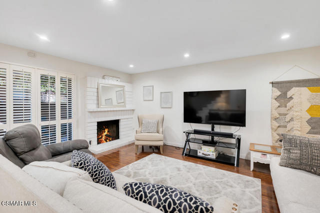 8235 Mason Avenue, Winnetka CA: https://media.crmls.org/mediaz/608e69c4-7903-4bf6-8f31-3b578647d1a2.jpg