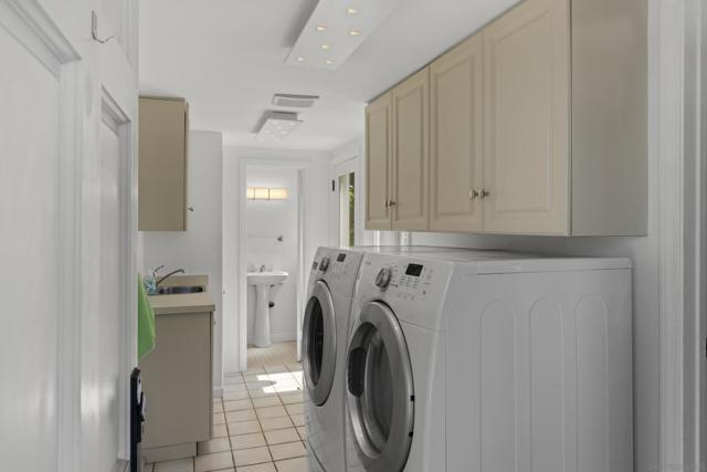 1543 Soledad Avenue, La Jolla CA: https://media.crmls.org/mediaz/608ec108-e04b-4696-9319-813d1a96302f.jpg