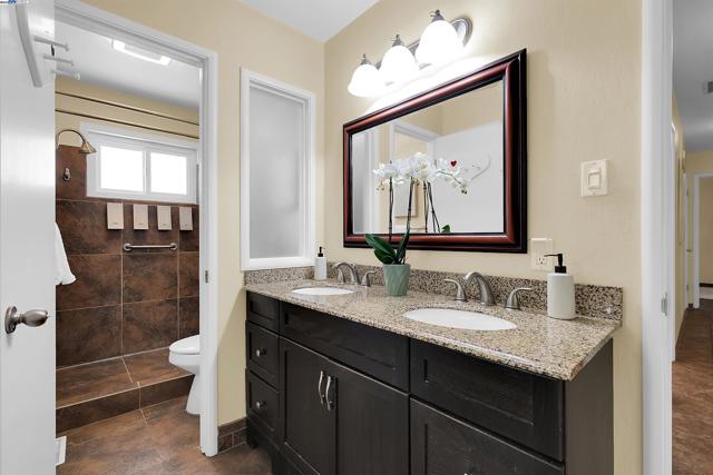 17561 Vineyard Rd, Castro Valley CA: https://media.crmls.org/mediaz/608ec3e5-9f6e-49e1-83dd-0a166cef73f8.jpg