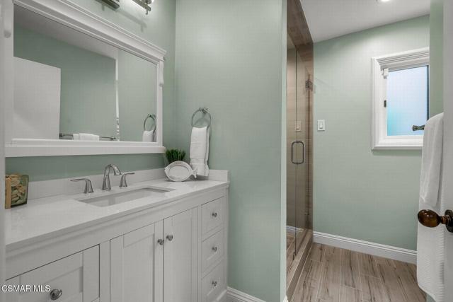 4456 Hayvenhurst Avenue, Encino CA: https://media.crmls.org/mediaz/608ede22-698a-4358-9f34-9db20c97bfab.jpg