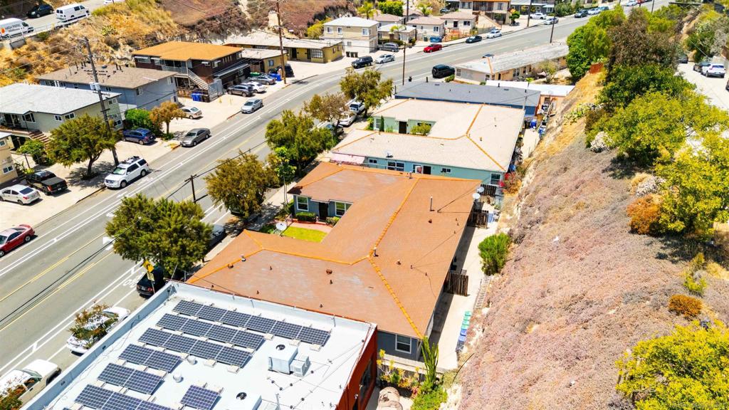 MLS #250032032SD img 3