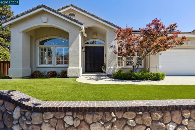 109 Forest Hill, Clayton CA: https://media.crmls.org/mediaz/608f7cb9-923c-4107-9e3d-47cbd96b5680.jpg