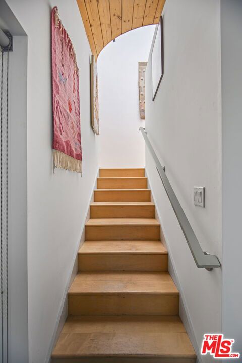 13044 Sky Valley Road, Los Angeles CA: https://media.crmls.org/mediaz/60904505-3c31-44f3-a60c-1351a2345a95.jpg