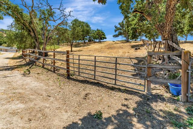 28837 Underwood Road,  CA: https://media.crmls.org/mediaz/60907915-7db5-416c-9c57-ace967ac684b.jpg