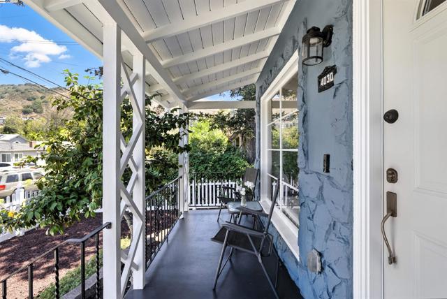 4030 Edwards Ave, Oakland CA: https://media.crmls.org/mediaz/6090c478-3649-486a-be5b-663fc3bddf91.jpg