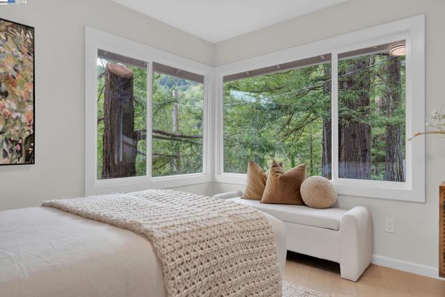 90 Upper Briar Road, Kentfield CA: https://media.crmls.org/mediaz/6090e468-c4f5-4323-9d58-4eeebe65ccf1.jpg
