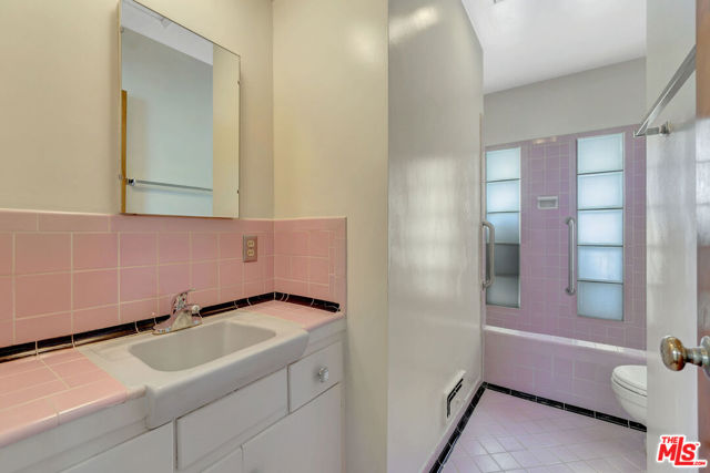 9855 Emperor Avenue, Arcadia CA: https://media.crmls.org/mediaz/609110f0-02d5-4edc-b338-1e412ff6d3aa.jpg