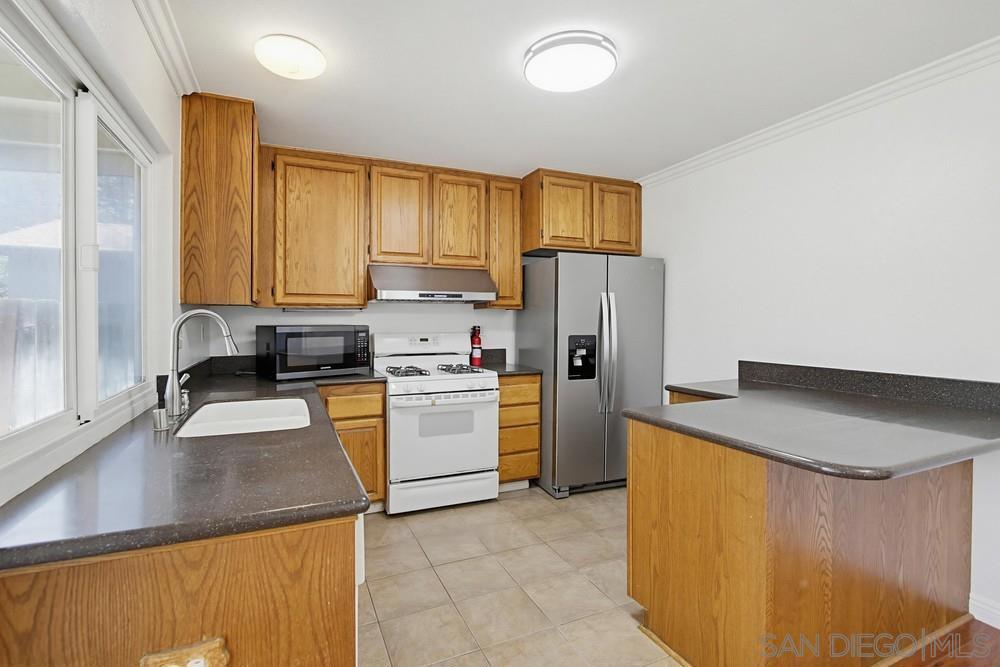11344 Kelowna Rd. - photo 12