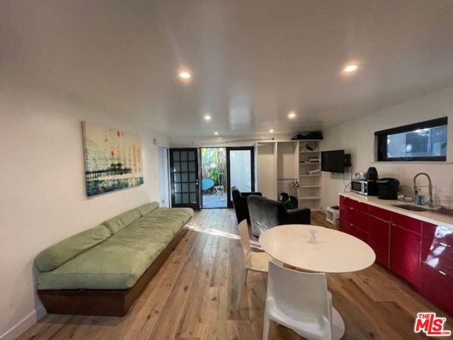 126 GALLEON Street, Marina del Rey CA: https://media.crmls.org/mediaz/60917a98-226d-44d1-bce3-3cbdcd1cee91.jpg