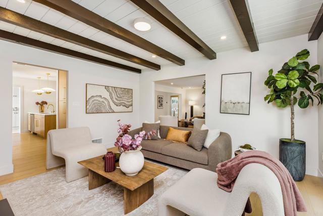 Detail Gallery Image 12 of 28 For 5511 S Corning Ave, Ladera Heights,  CA 90056 - 3 Beds | 2/1 Baths