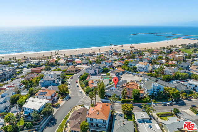 7145 Trask Avenue, Playa del Rey CA: https://media.crmls.org/mediaz/60927380-72d3-4a12-9b94-d208c1337d60.jpg