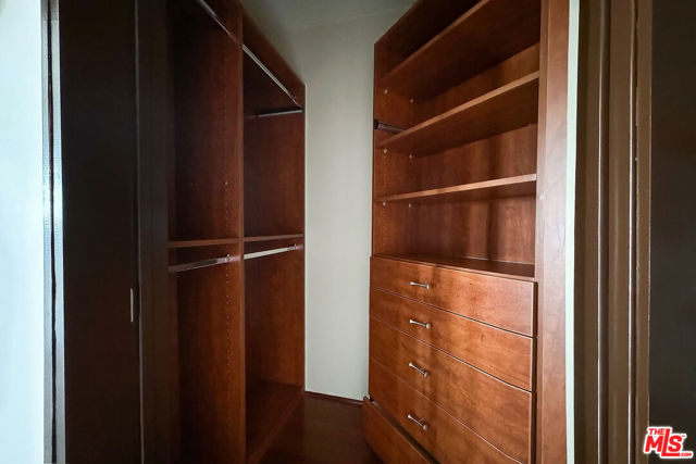 488 E Ocean Boulevard, Long Beach CA: https://media.crmls.org/mediaz/60927fa3-bbdd-45c1-89fd-a103205570f1.jpg
