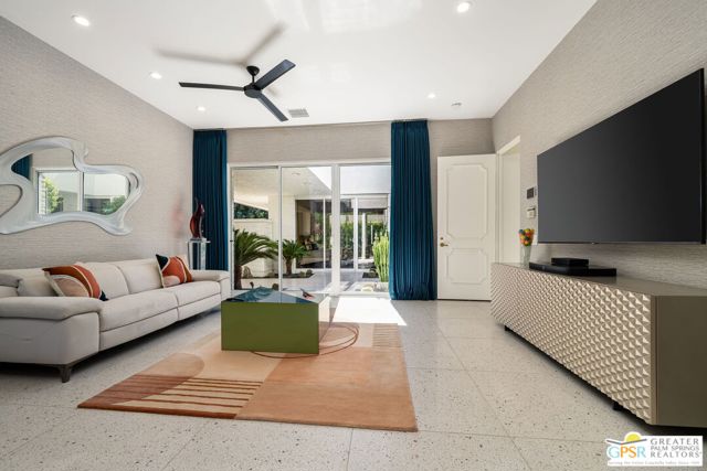 30 Mayfair Drive, Rancho Mirage CA: https://media.crmls.org/mediaz/60929bb4-6447-4eac-8da6-909fdf41d214.jpg