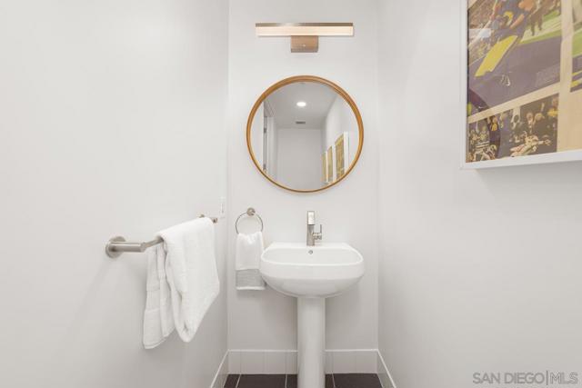 350 W Ash St, San Diego CA: https://media.crmls.org/mediaz/6092c4c6-ff13-4033-bca4-cf91d40eeda4.jpg