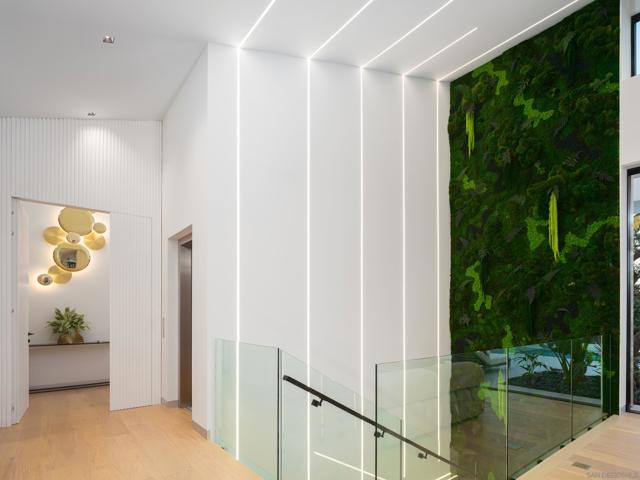 6283 La Jolla Scenic Drive S, San Diego CA: https://media.crmls.org/mediaz/609397a5-1451-49e5-ad25-bca84699c7db.jpg