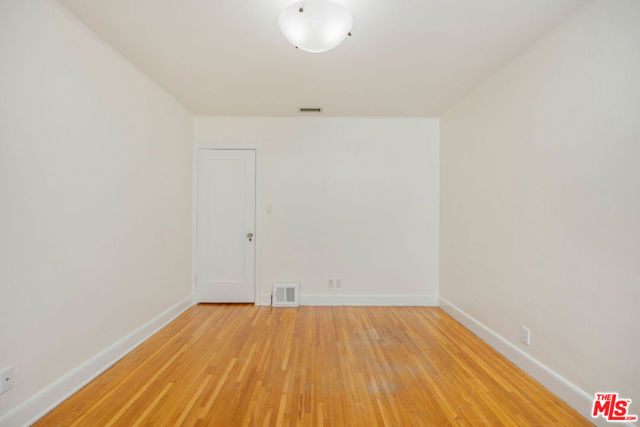 614 S Orange Drive, Los Angeles CA: https://media.crmls.org/mediaz/6093e0df-037a-40d2-81a8-155a176f03d5.jpg