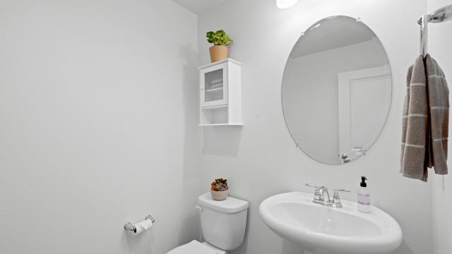 262 Camellia Way, Vista CA: https://media.crmls.org/mediaz/6094049a-1fb4-40d0-9b88-6f00c3cc5fac.jpg