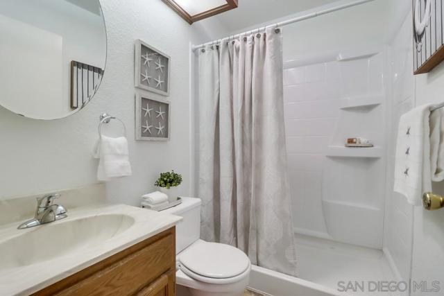 835 E Ave, Coronado CA: https://media.crmls.org/mediaz/60942e0e-fdcc-4f68-bdab-1b78831712b8.jpg