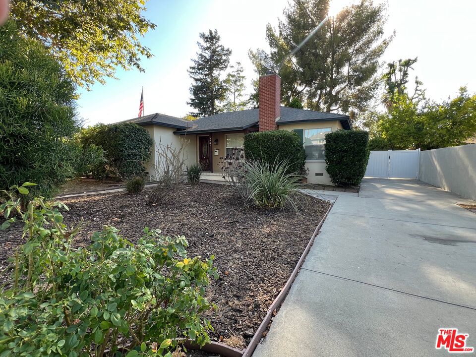 5901 Vanalden Avenue