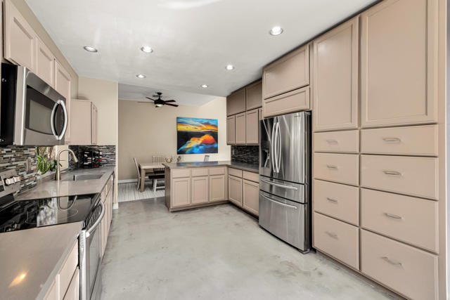54175 Avenida Madero, La Quinta CA: https://media.crmls.org/mediaz/60947427-84ed-4a02-bd74-88845e825e9f.jpg