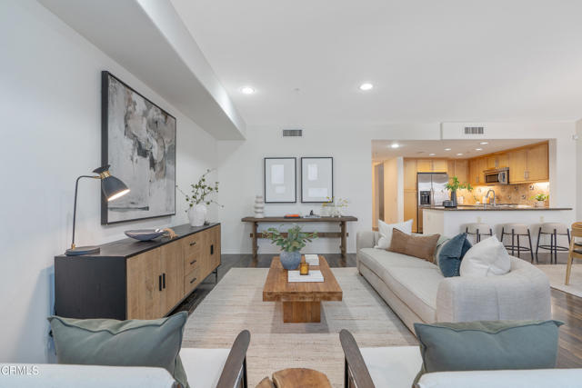 931 E Walnut Street, Pasadena CA: https://media.crmls.org/mediaz/6094fc9e-877b-4429-9f65-c67b6eb7ad02.jpg