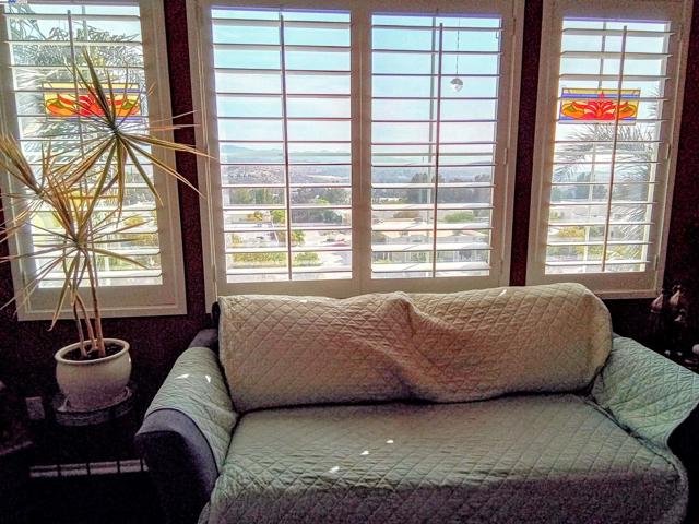 24350 Lorenzo Ln,  CA: https://media.crmls.org/mediaz/6095973b-a5f4-489e-b073-8ab85d42f774.jpg
