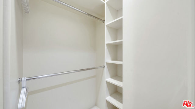 1447 San Ysidro Drive, Beverly Hills CA: https://media.crmls.org/mediaz/6095e9eb-8342-477f-a670-f59063b45ba7.jpg