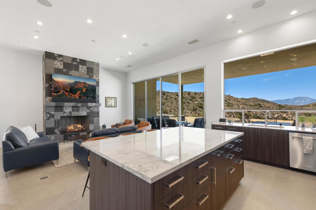 7852 Pinon Drive, Yucca Valley CA: https://media.crmls.org/mediaz/60960d0d-5f1a-48a9-8482-497dd99f1c13.jpg
