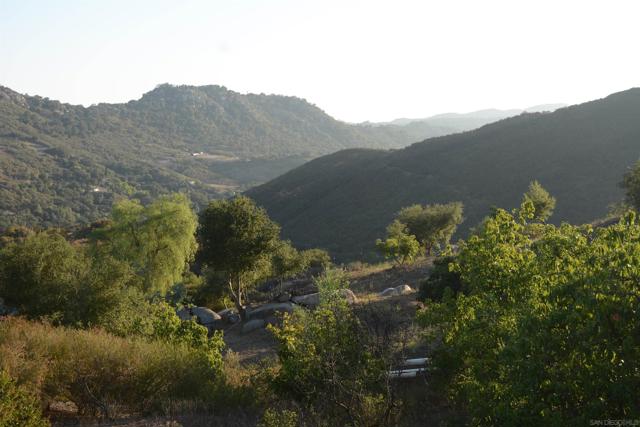 27332 Cool Water Ranch RD, Valley Center CA: https://media.crmls.org/mediaz/60963f8e-e67d-4915-b76c-d1acd8c330d3.jpg