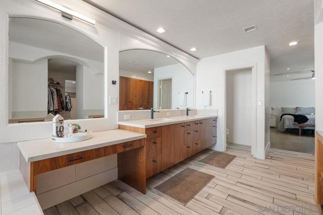 3647 Laketree Dr., Fallbrook CA: https://media.crmls.org/mediaz/6096aae5-cc25-4374-8746-c51e5ac2fb75.jpg