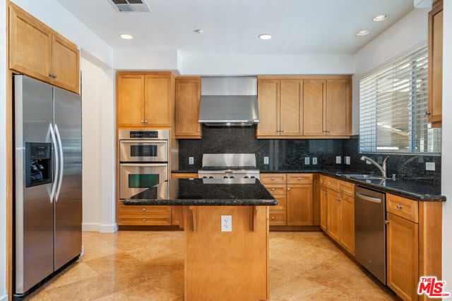 6011 Dawn, Playa Vista CA: https://media.crmls.org/mediaz/6096de8f-4503-4505-b8ee-9bc4b42af755.jpg