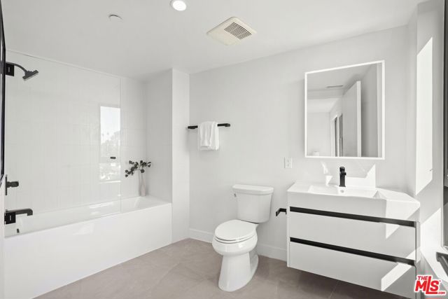4506 Dockweiler Street, Los Angeles CA: https://media.crmls.org/mediaz/6097af4e-1d03-49af-ac68-d715a630c10d.jpg
