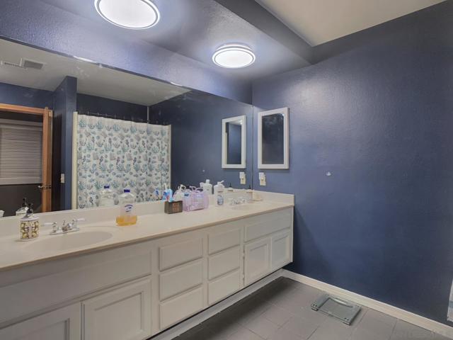 27332 Cool Water Ranch RD, Valley Center CA: https://media.crmls.org/mediaz/60987415-6a4e-43da-b97f-798e4d8ca894.jpg