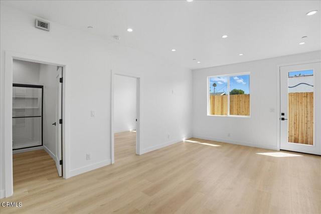 Detail Gallery Image 5 of 9 For 1903 Ocean Ave, Ventura,  CA 93001 - 1 Beds | 1 Baths